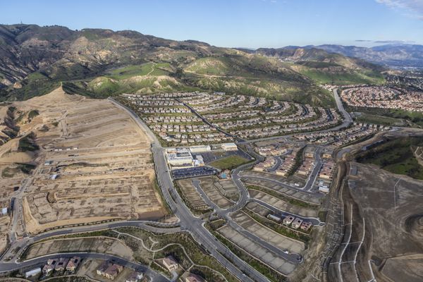 ساخت محله جدید در منطقه Porter Ranch در لس آنجلس کالیفرنیا