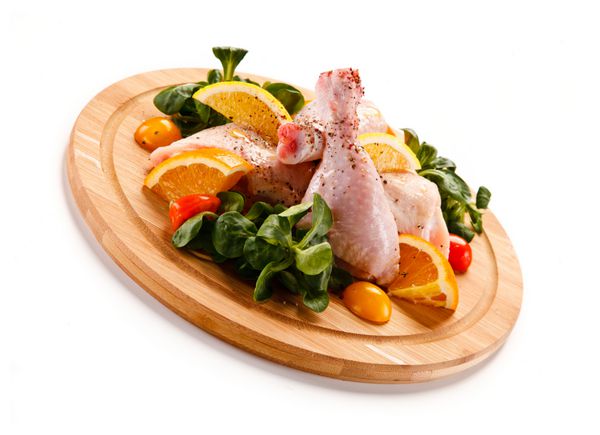 پای مرغ کبابی با چیپس و سبزیجات