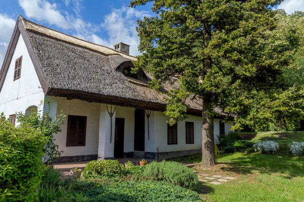 خانه معمولی در روستای Szigliget از مجارستان