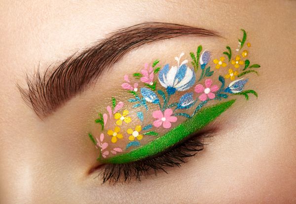 آرایش چشم دختر با گل آرایش بهاره مد زیبایی مژه ها سایه چشم آرایشی جزئیات آرایش آرایش خلاقانه زنانه در تعطیلات