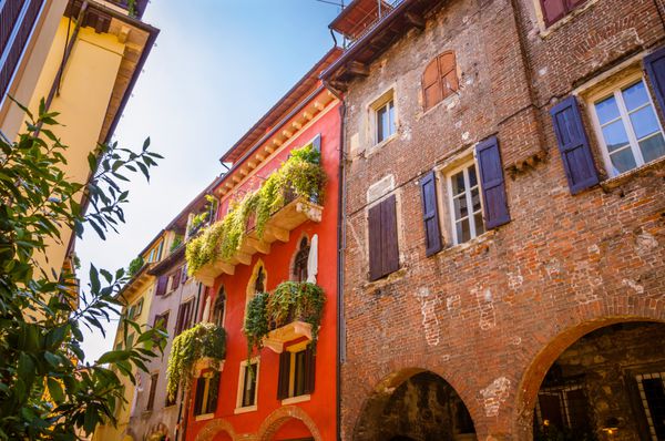 خیابان های زیبای قدیمی ورونا منطقه ونتو ایتالیا
