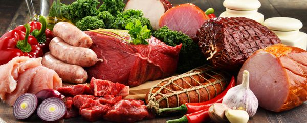 انواع فرآورده های گوشتی از جمله ژامبون و سوسیس