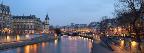 پاریس - نمایی از پل پونت نوف در شب