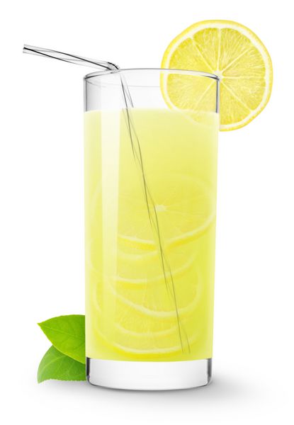 لیوان لیموناد جدا شده روی سفید