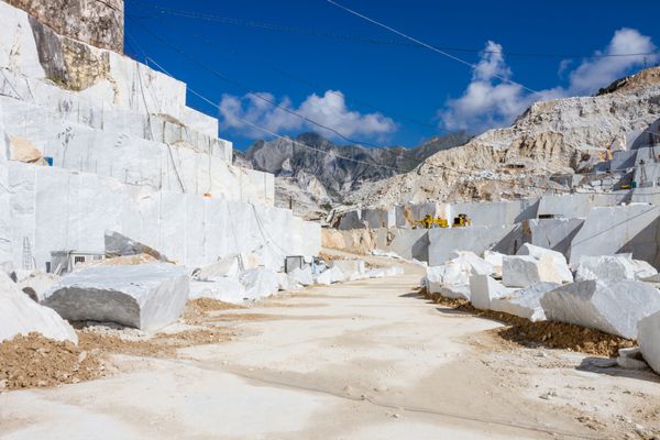 معدن سنگ مرمر کارارا در ایتالیا