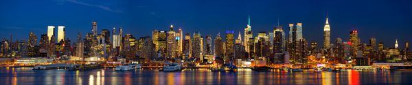 پانورامای افق منهتن در شب نیویورک