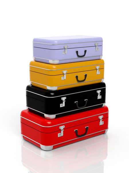 پشته ای از چهار چمدان مسافرتی رنگارنگ جدا شده روی سفید