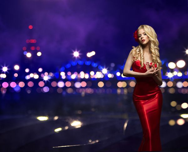 شهر شبانه زن مد دختر مدل لباس قرمز چراغ خیابان