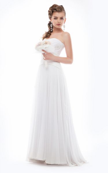 عروس زیبا با لباس سفید ژست جدا شده شات استودیویی