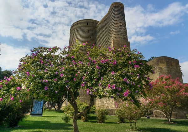 برج دوشیزه در شهر قدیمی ایچری شهر هسته تاریخی باکو است سایت میراث جهانی یونسکو باکو آذربایجان