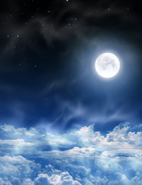 آسمان شب با ماه بزرگ