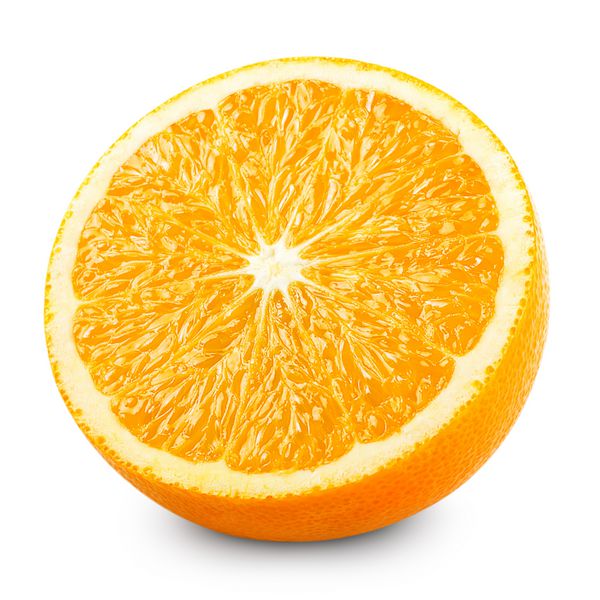 نیمی از نارنجی جدا شده در زمینه سفید