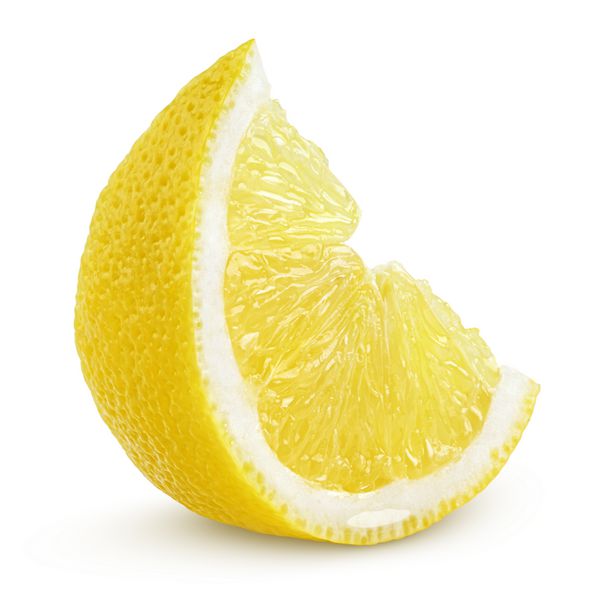 تکه ای از میوه لیمو جدا شده در پس زمینه سفید