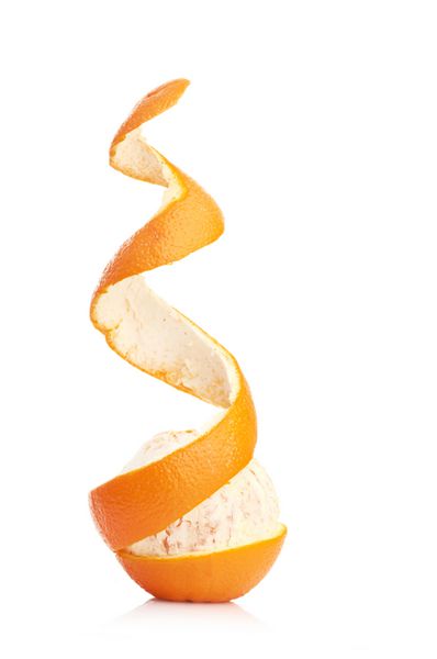 پرتقال با پوست مارپیچی پوست کنده