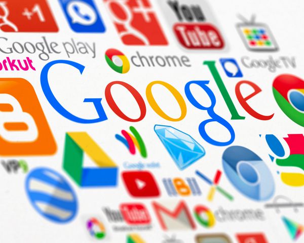 سیمفروپل روسیه - 11 ژوئیه 2014 نشان‌واره‌های رسمی برنامه‌های کاربردی Google که روی کاغذ چاپ شده‌اند گوگل یک شرکت چند ملیتی آمریکایی است که در خدمات و محصولات مرتبط با اینترنت تخصص دارد