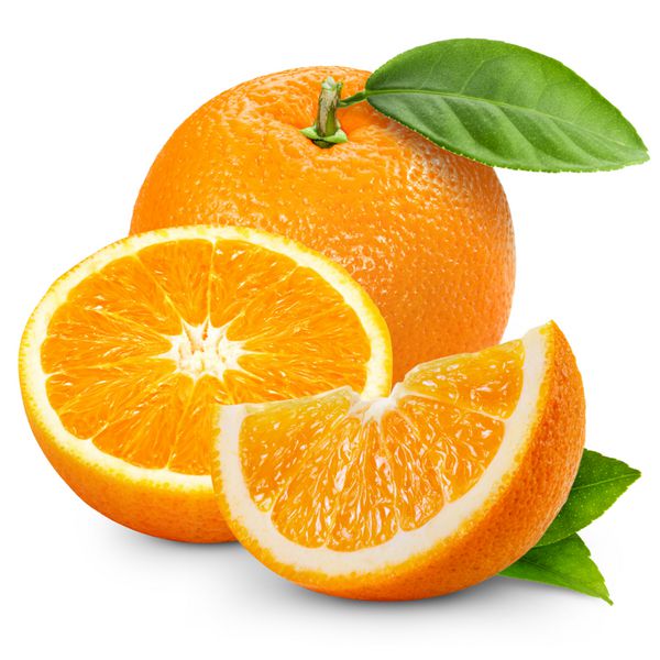میوه نارنجی جدا شده در پس زمینه سفید