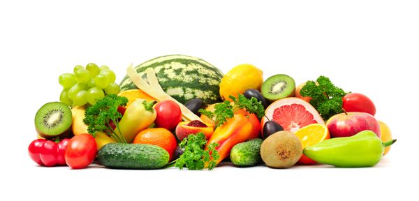مجموعه میوه و سبزیجات روی سفید