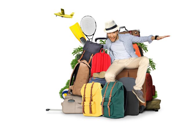 مسافرت و جهانگردی مرد روی کیف و چمدان