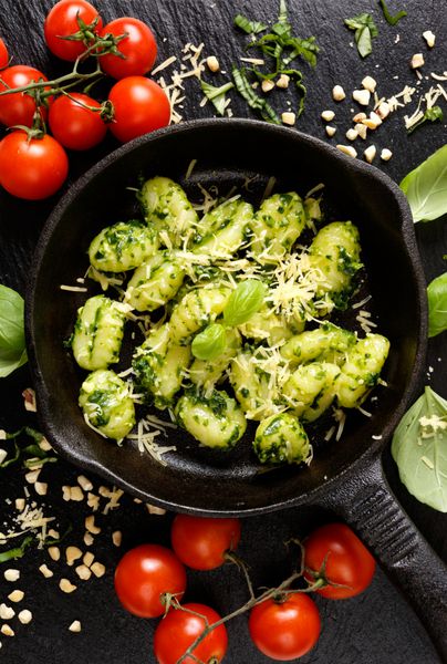 Gnocchi با گیاه پستو غذای خوشمزه ایتالیایی گیاهی