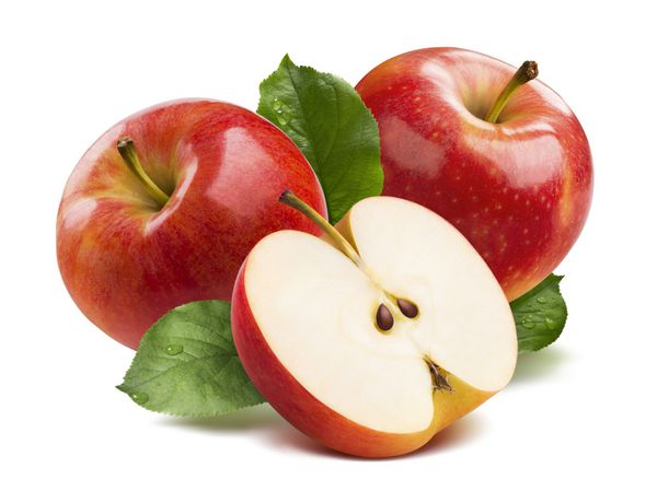 سیب قرمز نیمه ایزوله شده روی پس زمینه سفید به عنوان عنصر طراحی بسته