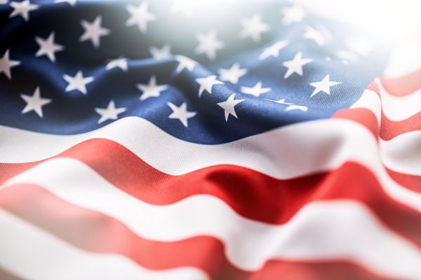 پرچم ایالات متحده آمریکا پرچم آمریکا پرچم آمریکا باد می وزد نزدیک شات استودیویی