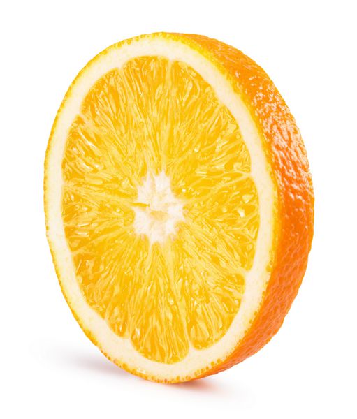 تکه پرتقال جدا شده روی پس زمینه سفید