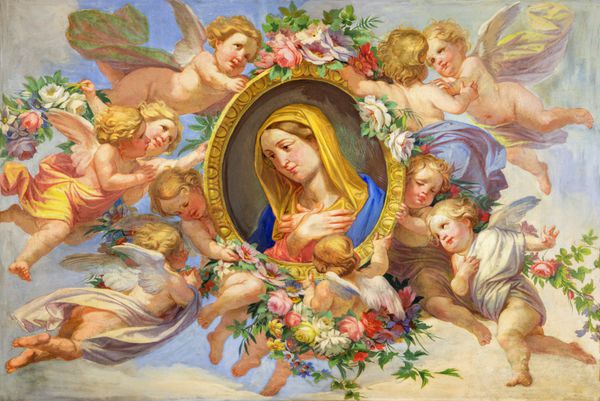 تورین ایتالیا - 13 مارس 2017 نقاشی دیواری مریم باکره در میان فرشتگان در Cattedrale di San Giovanni Battista و کلیسای کوچک سنت ماسیمو و آنتونیو توسط هنرمند ناشناس 19 cent