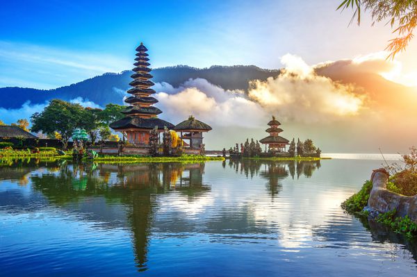 معبد پورا اولون دانو براتان در بالی اندونزی
