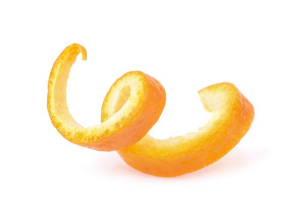 مارپیچ پوست پرتقال جدا شده روی سفید