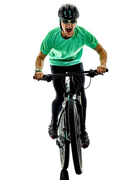 یک مرد قفقازی در حال تمرین دوچرخه سواری با دوچرخه کوهستانی جدا شده روی پس زمینه سفید با سایه ها