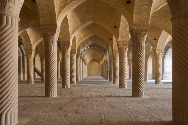 مسجد وکیل شبستان مصلای شیراز در ابتدا بین سال‌های 1751 و 1773 ساخته شد و در قرن نوزدهم در دوره قاجار بازسازی شد وکیل به معنای نایب السلطنه لقب کریم خان بنیانگذار سلسله زند