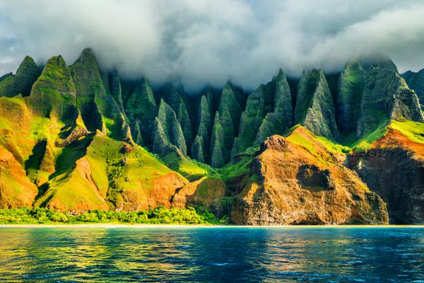 ساحل نا پالی کائوآی منظره هاوایی از تور کروز غروب دریا چشم انداز خط ساحلی طبیعی در جزیره کائوآی هاوایی ایالات متحده آمریکا سفر به هاوایی
