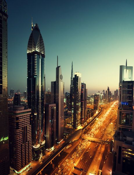 خط افق دبی در زمان غروب آفتاب امارات متحده عربی