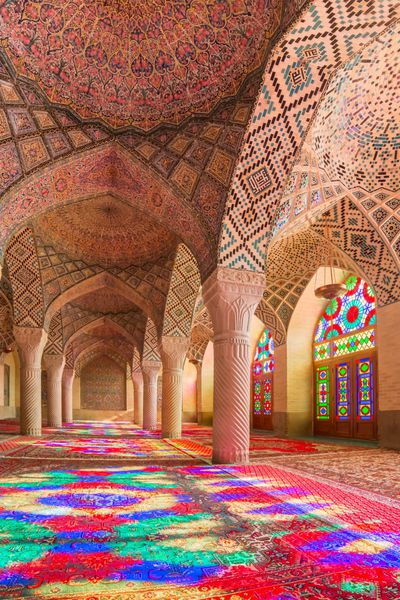 مسجد نصیرالملک شیراز ایران که به مسجد صورتی نیز معروف است