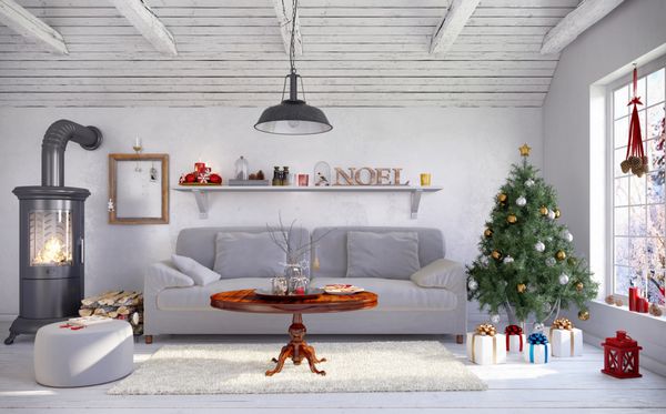 Skandinavisches nordisches Wohnzimmer mit einem Sofa Kamin und weihnachtlicher Deko