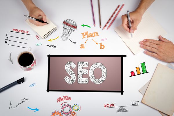 SEO مفهوم بهینه سازی موتورهای جستجو جلسه در وسط