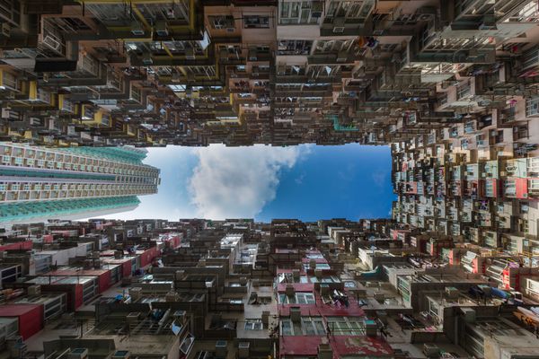 آپارتمان اقامتی هنگ کنگ پس زمینه شهر در مرکز شهر