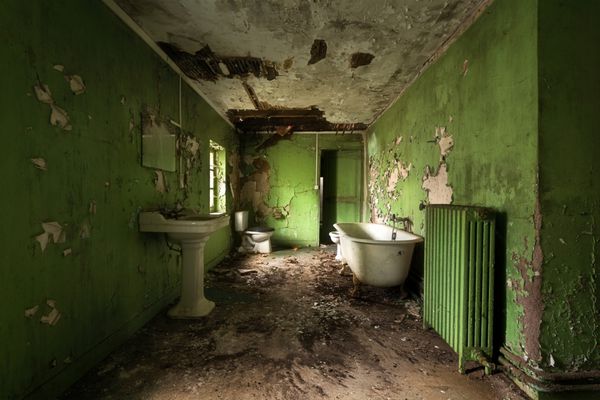 حمام سبز با رنگ لایه بردار