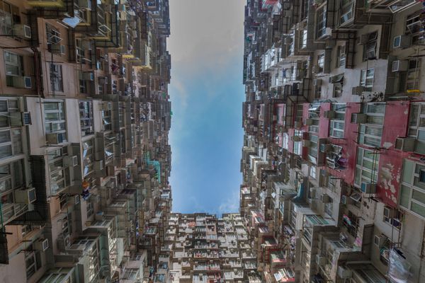 آپارتمان شهر هنگ کنگ از نمای پایین منظره شهری در مرکز شهر