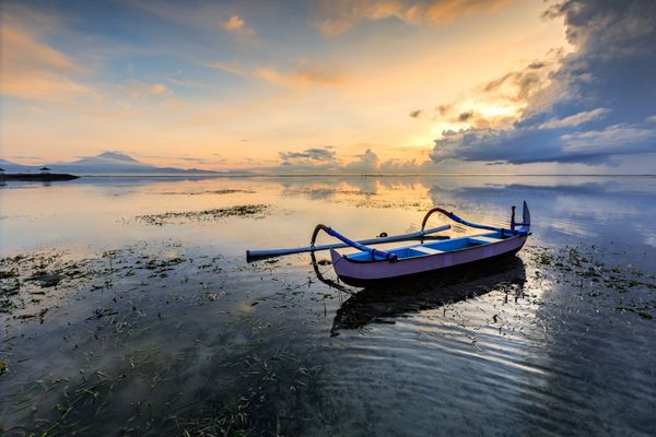 قایق سنتی در ساحل سنور - اندونزی