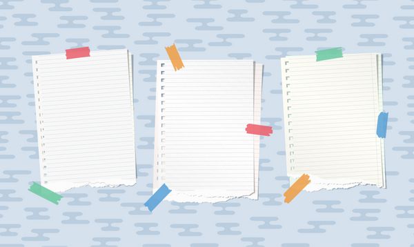 دفترچه یادداشت سفید پاره شده ورق های کاغذ کپی با نوار چسب رنگارنگ روی الگوی خطوط گرد آبی چسبانده شده است