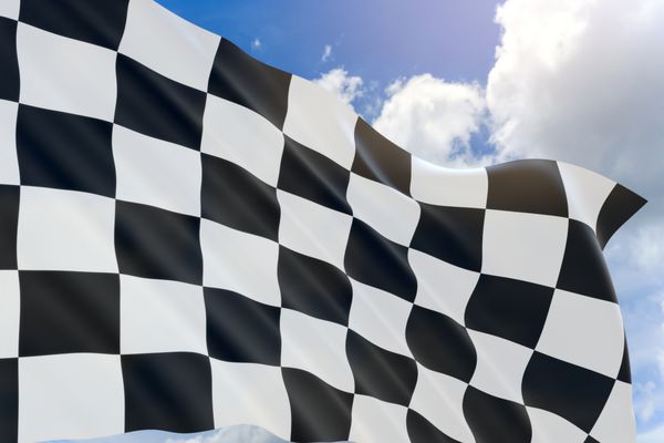 رندر سه بعدی طرح پرچم مسابقه شطرنجی که در آسمان تکان می خورد