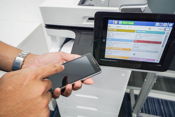 تاجر نزدیک اسناد را با برنامه در گوشی هوشمند چاپ کنید
