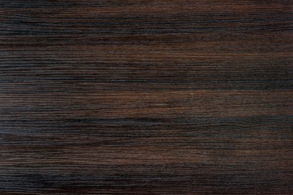 نمای نزدیک پس زمینه چوبی تیره خالی روی میز