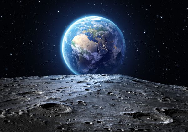 زمین آبی که از سطح ماه دیده می شود