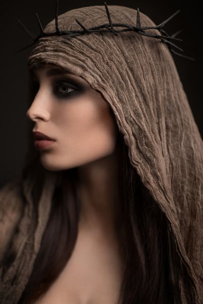 پرتره زیبایی زن با حجاب hairhoop