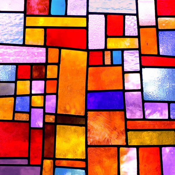 تصویر پنجره شیشه های رنگارنگ با طرح بلوک های نامنظم قالب مربع