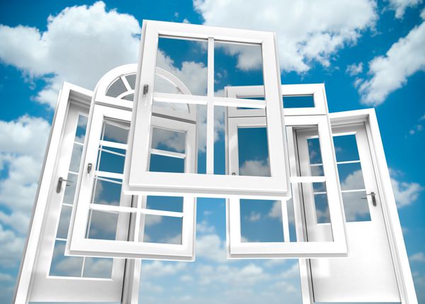 انتخاب درب ها و پنجره ها با یک آسمان آبی در پس زمینه