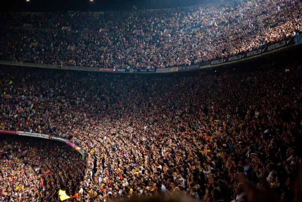 بارسلونا مه 23 استادیوم کمپ نو بعد از مسابقه مقابل اوساسونا در 23 مه 2009 در بارسلونا اسپانیا بارسلونا پیروزی لیگ اسپانیا را جشن می گیرد