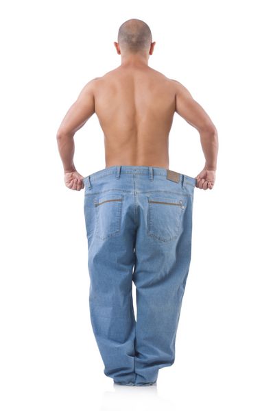 مرد در مفهوم رژیم غذایی با شلوار جین بزرگ